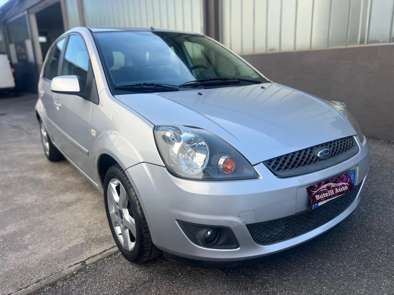 Ford Fiesta 1.2 BENZ PER NEOPATENTATI