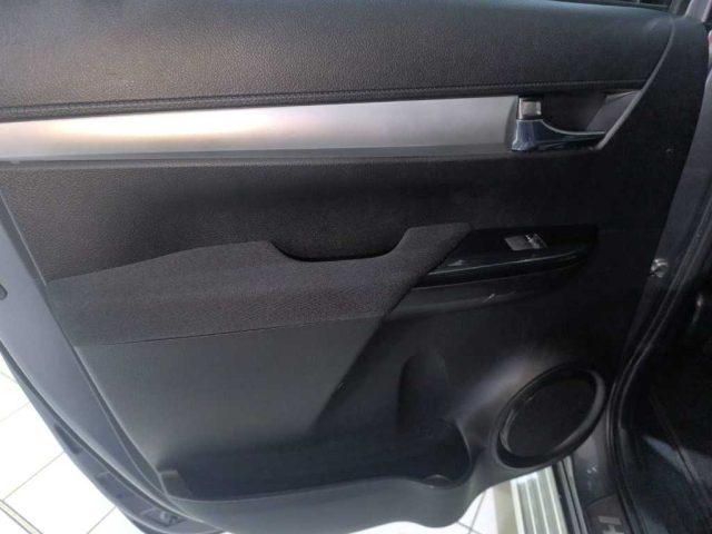 TOYOTA Hilux 4ª serie - 2.4 D-4D A/T 4WD 4 porte Double Cab