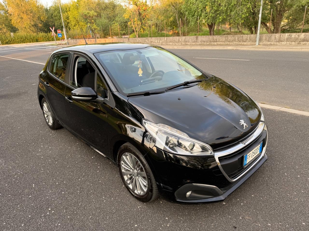 Peugeot 208 PureTech 82 3 porte Allure