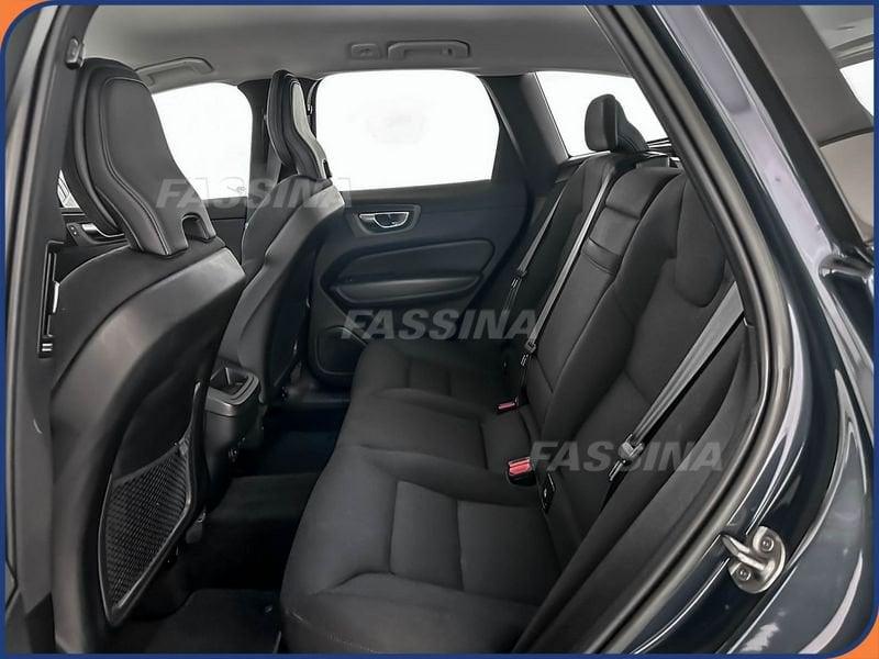 Volvo XC60 B4 D automatico Momentum Pro
