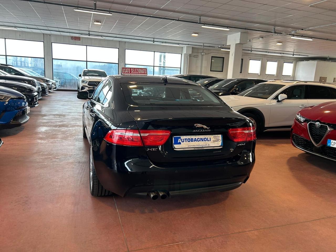 Jaguar XE PURE 2.0 D Turbo 180 CV aut.