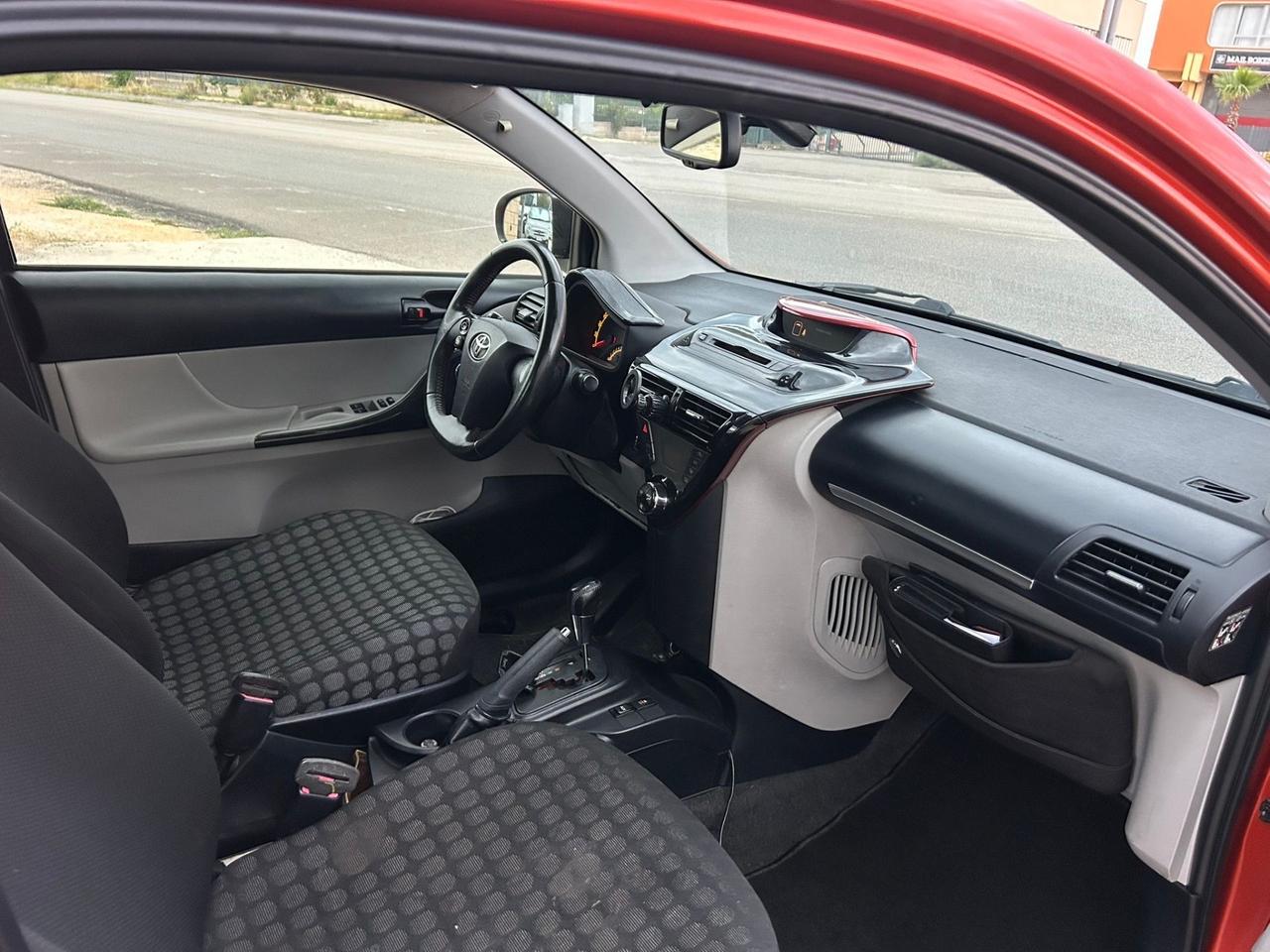 Toyota iQ 1.0 CVT Lounge AUTOMATICA