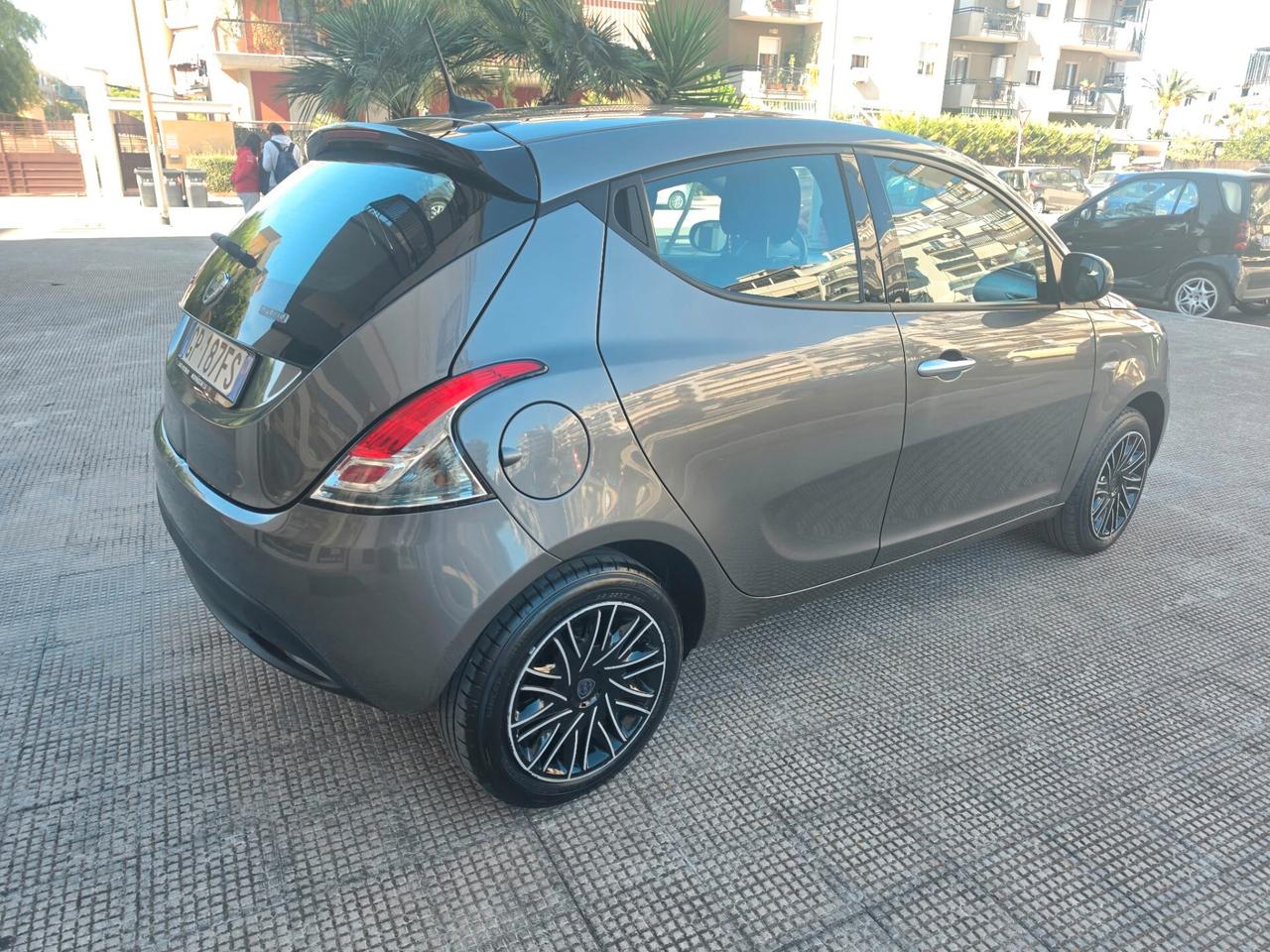 Ypsilon 1.0 FireFly 5 porte S&S Hybrid Silver