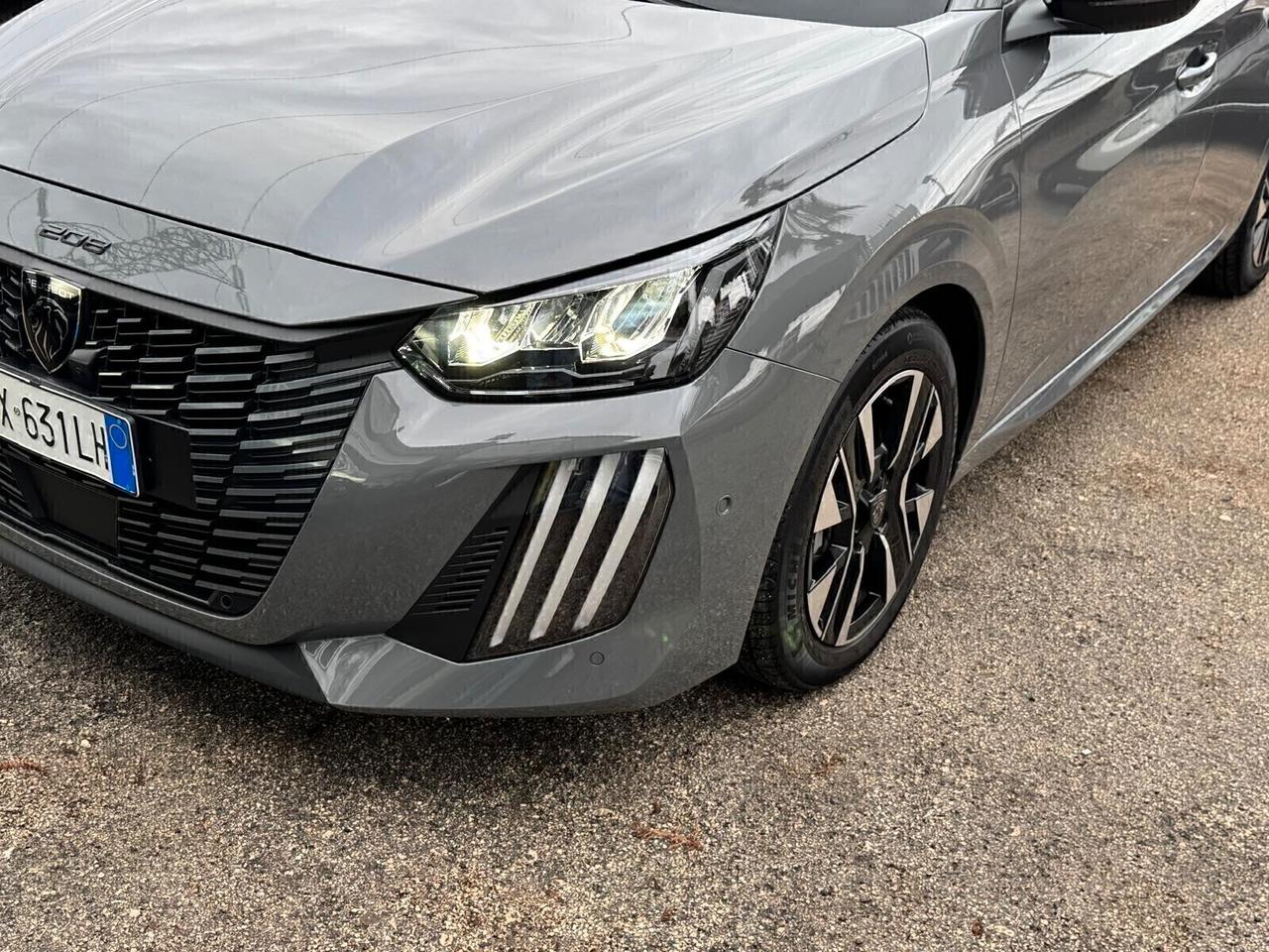 PEUGEOT 208 2025 1.2 BNZ 15000KM 101CV ALLURE