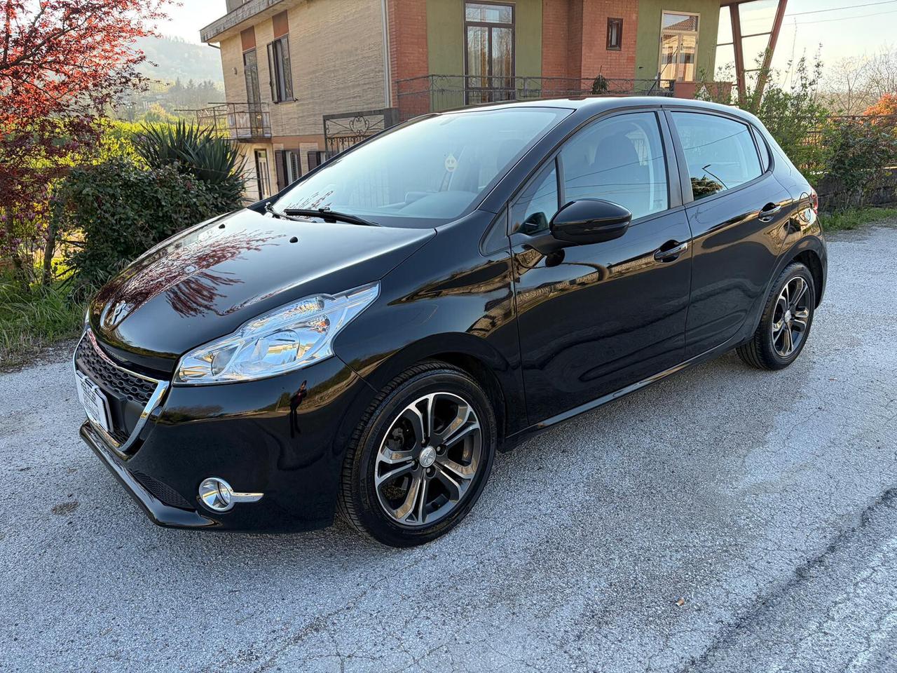 Peugeot 208 1.4 HDi 68CV 5 porte Allure