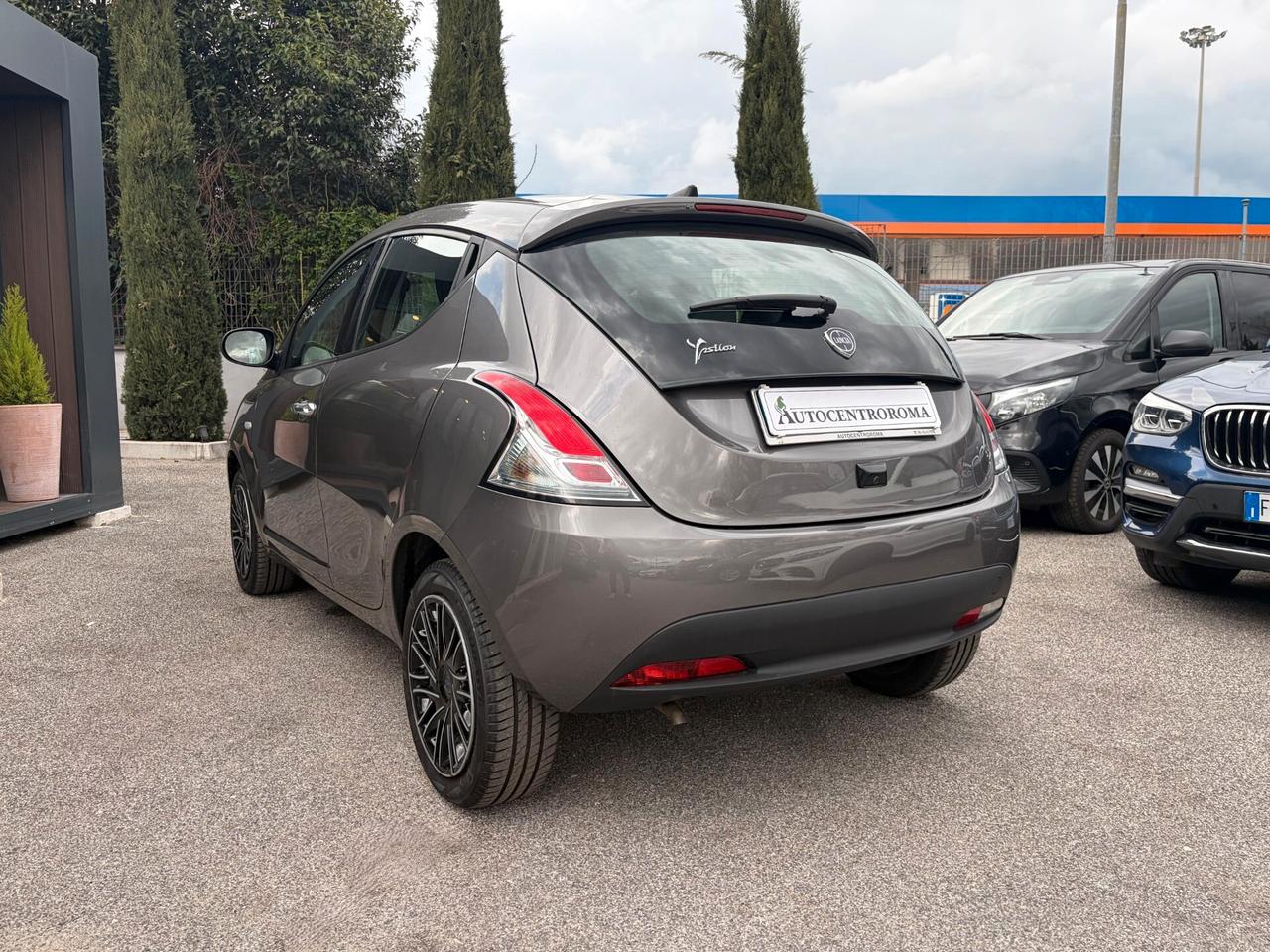 Lancia Ypsilon 1.0 FireFly 5 porte S&S Hybrid Alberta Ferretti