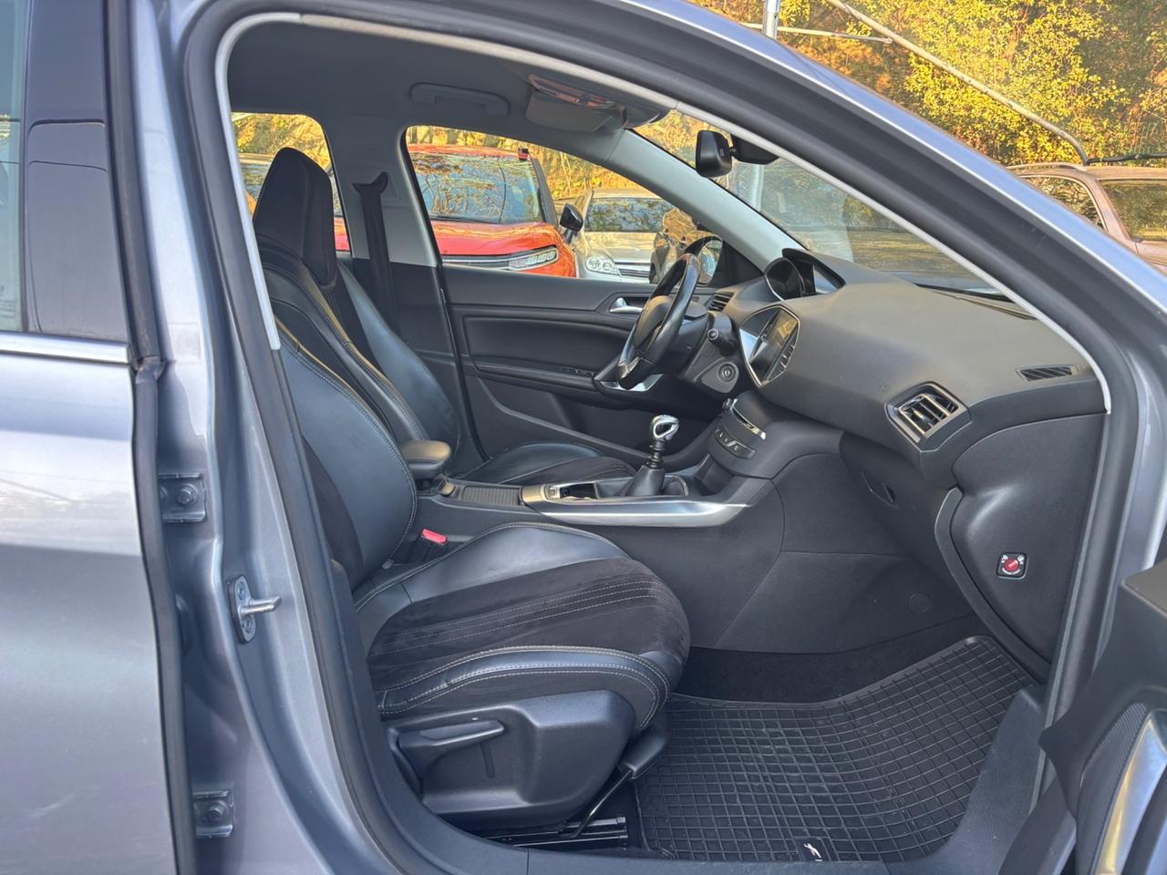 Peugeot 308 1.6 HDi 115 CV 5 porte Allure