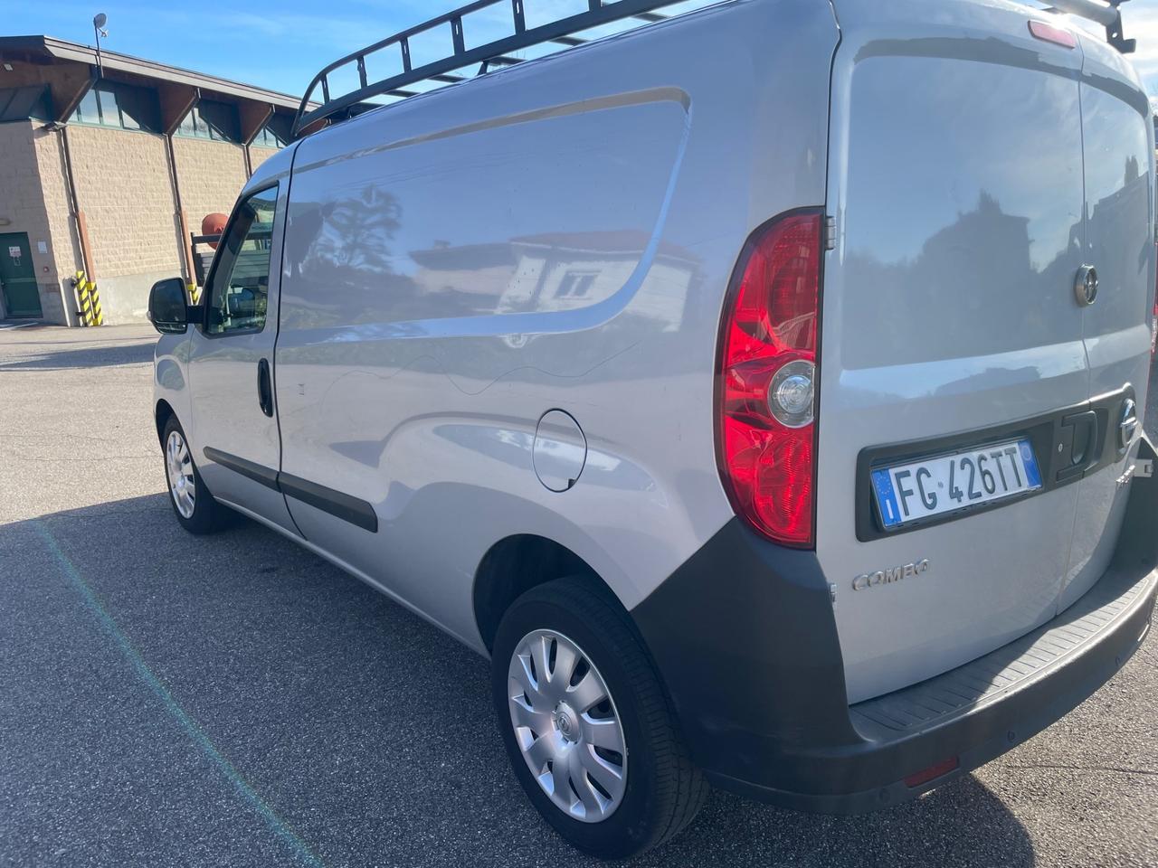 Opel Combo 1.6 diesel con 83.000km