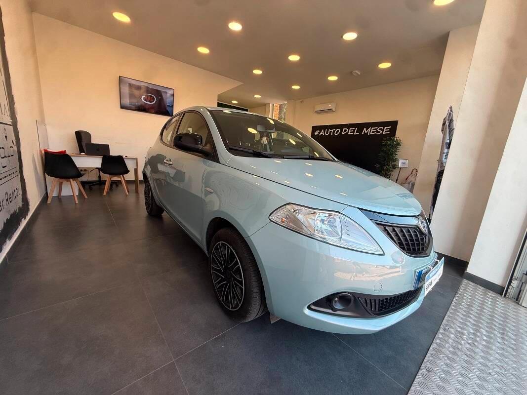 Lancia Ypsilon III 1.0 firefly hybrid Silver s&s 70cv 5p.ti