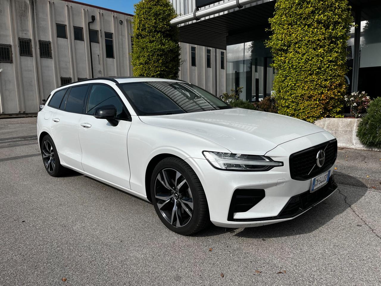 Volvo V60 B4 (d) automatico Plus Dark