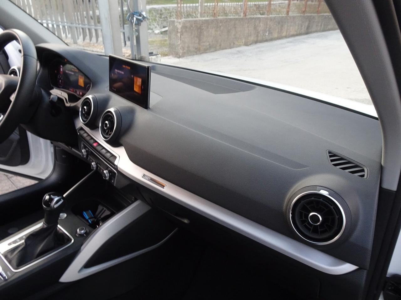 Audi Q2 35 TDI S tronic Identity Black