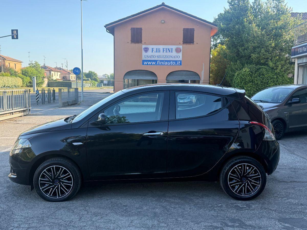 LANCIA - Ypsilon - 1.0 FireFly 5p.S&S Hyb. Platino