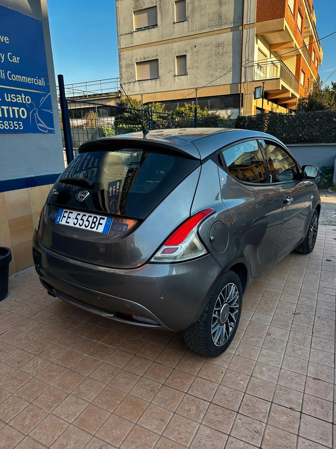 Lancia Ypsilon 1.3 MJT 16V 95 CV 5 porte S&S Silver