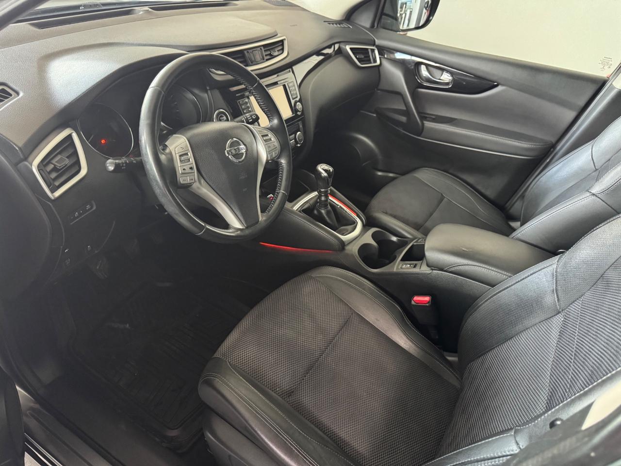Nissan Qashqai 1.6 dCi tetto/camera
