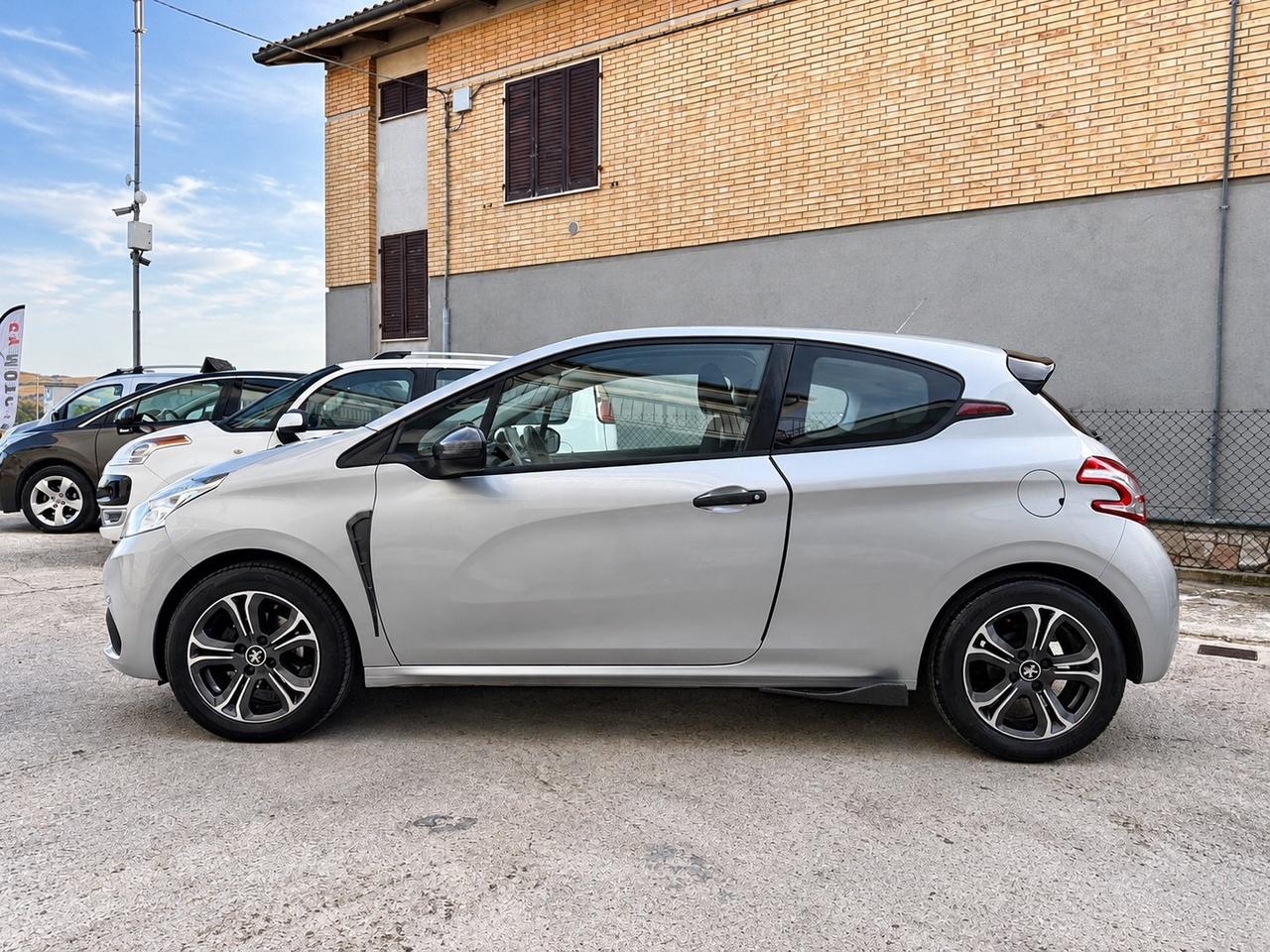 Peugeot 208 1.4 e-HDi 68 CV - CAMBIO AUTOMATICO