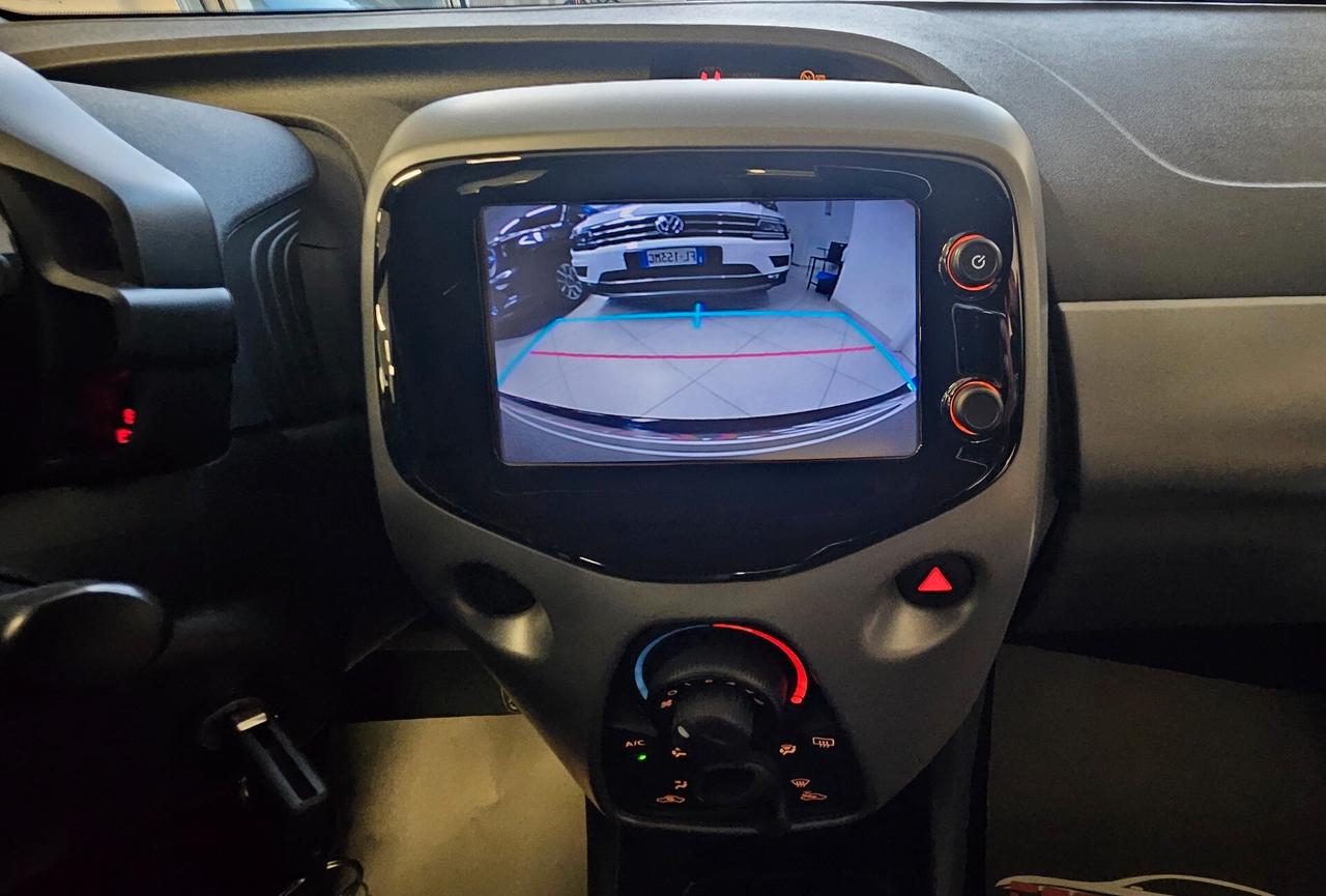 Toyota Aygo Connect 1.0 VVT-i 72 CV 5 porte x-wave grey