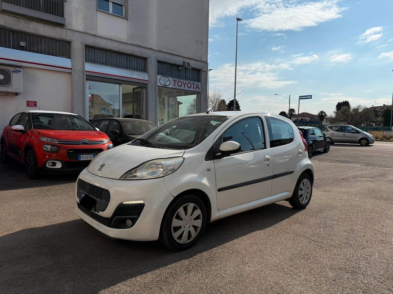 Peugeot 107 1.0 68CV 5p. Urban Move NEOPATENTATI