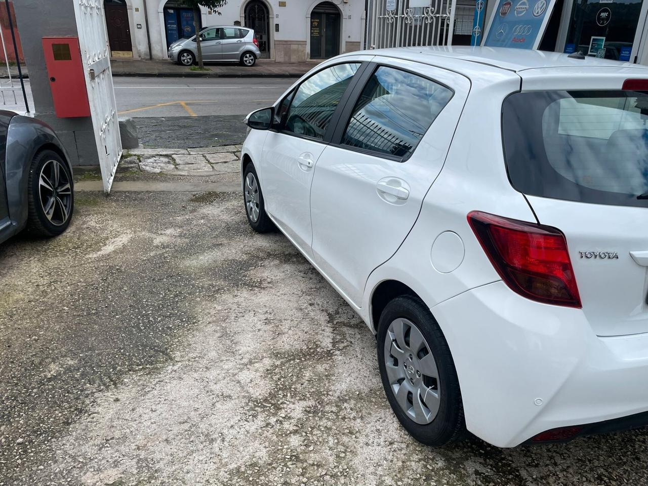 Toyota Yaris 1.0 5porte Active 2015
