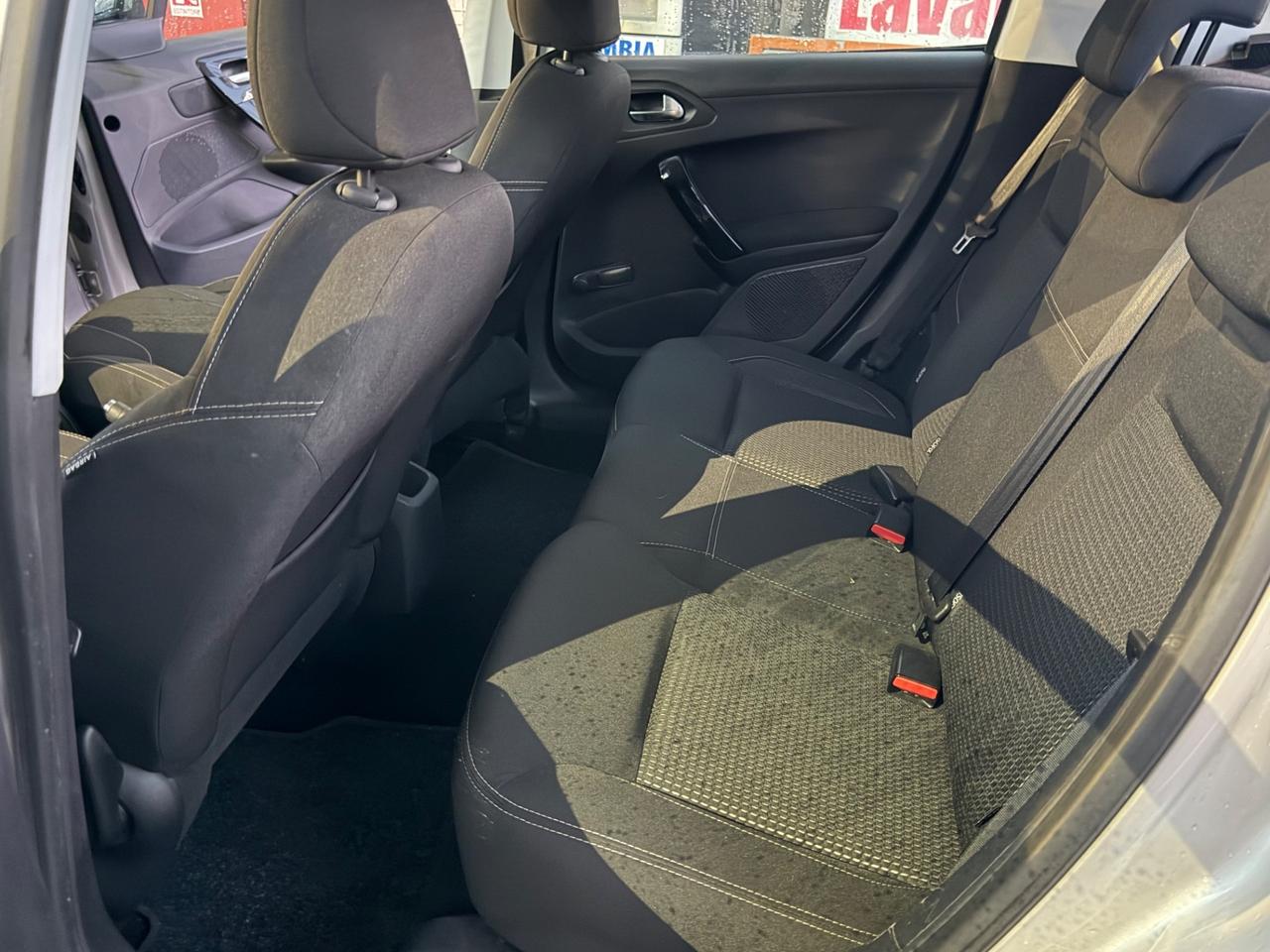Peugeot 208 1.6hdi 75cv allure - 2018 km certificati