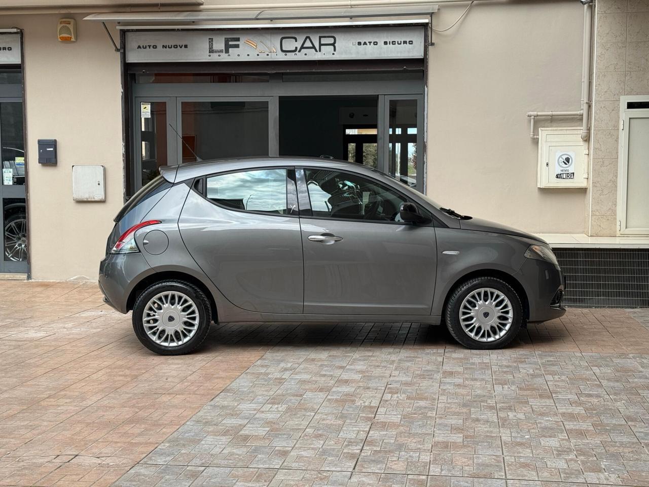 Lancia Ypsilon 1.3 MJT 16V 95 cv 5 porte S&S Platinum 5 posti