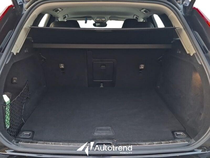 Volvo XC60 B4 197+14 CV Automatico Mild Hybrid Diesel Plus Dark