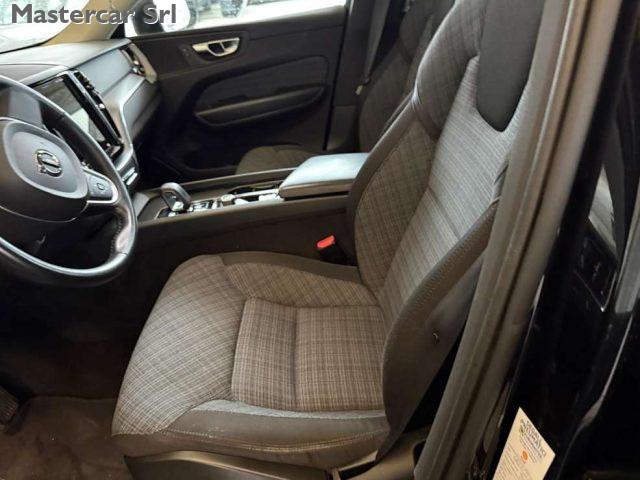 VOLVO XC60 XC60 II 2022 2.0 b4 Momentum Pro auto - GG102RJ