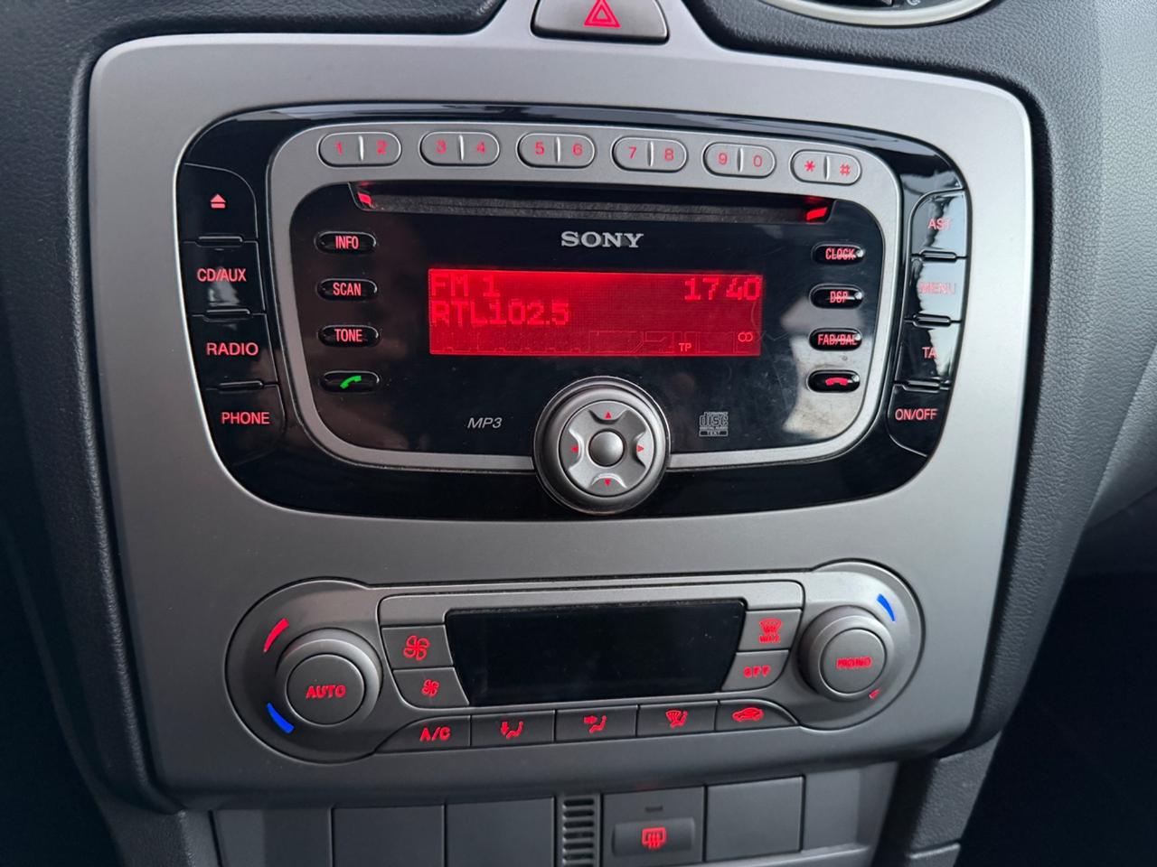 Ford Focus 1.6 benzina EURO5A NEOPATENTATI-FAMIGLIARE