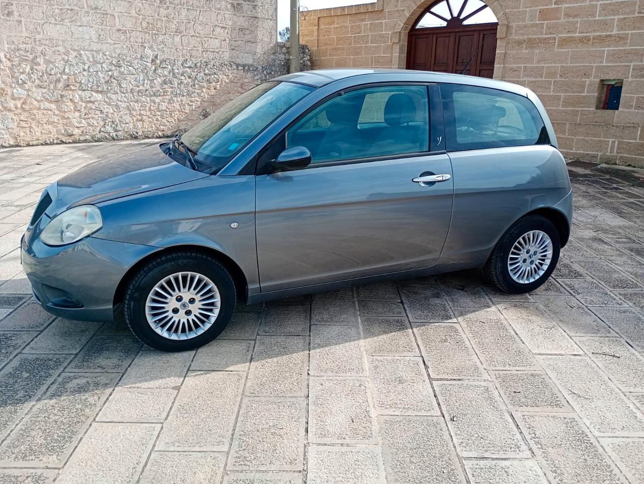 Lancia Ypsilon 1.2 Argento NEOPATENTATI