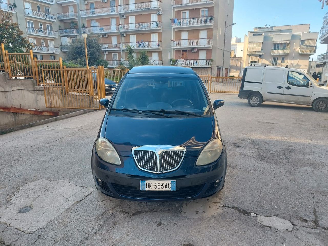 Lancia Ypsilon 1.3 MJT 75 CV Oro Bianco