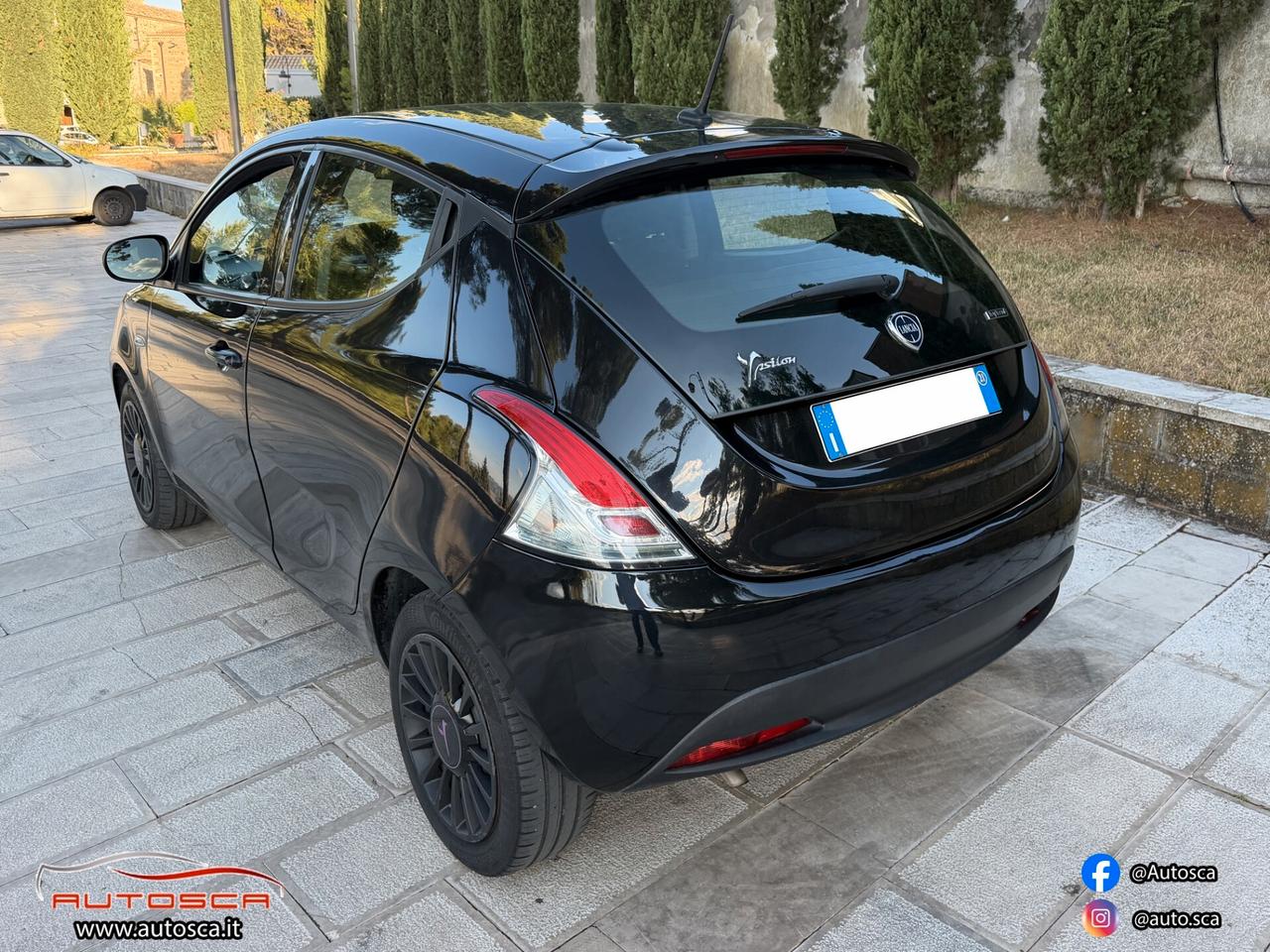 Lancia Ypsilon 1.0 FireFly Hybrid Ecochic Silver
