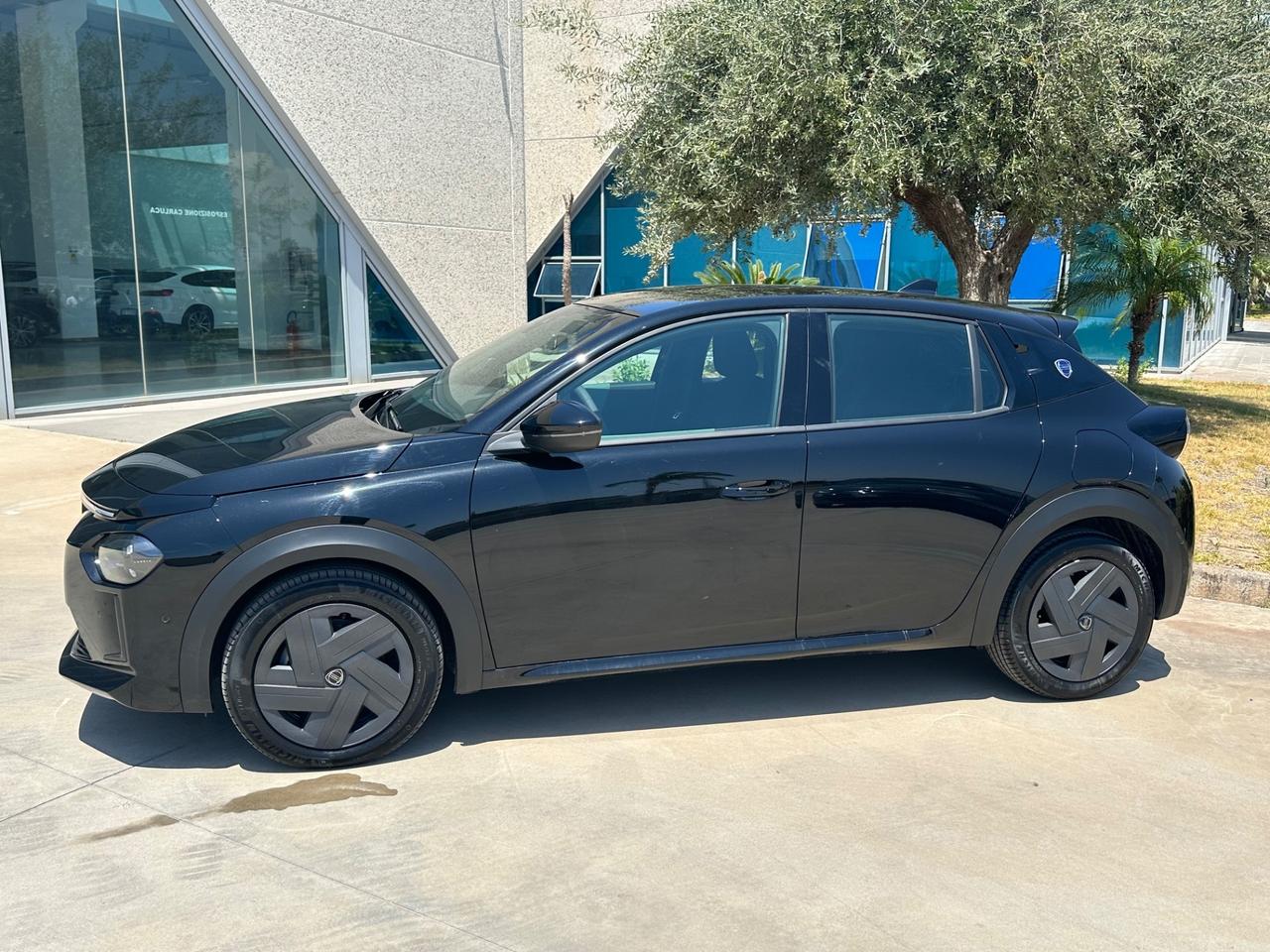 Lancia Ypsilon 1.2 mhev e-dct possibilità noleggio no scoring