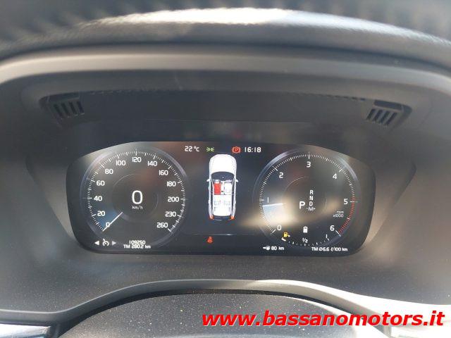 VOLVO XC60 B4 (d) AWD Geartronic Momentum Pro PROMO PRIMAVERA
