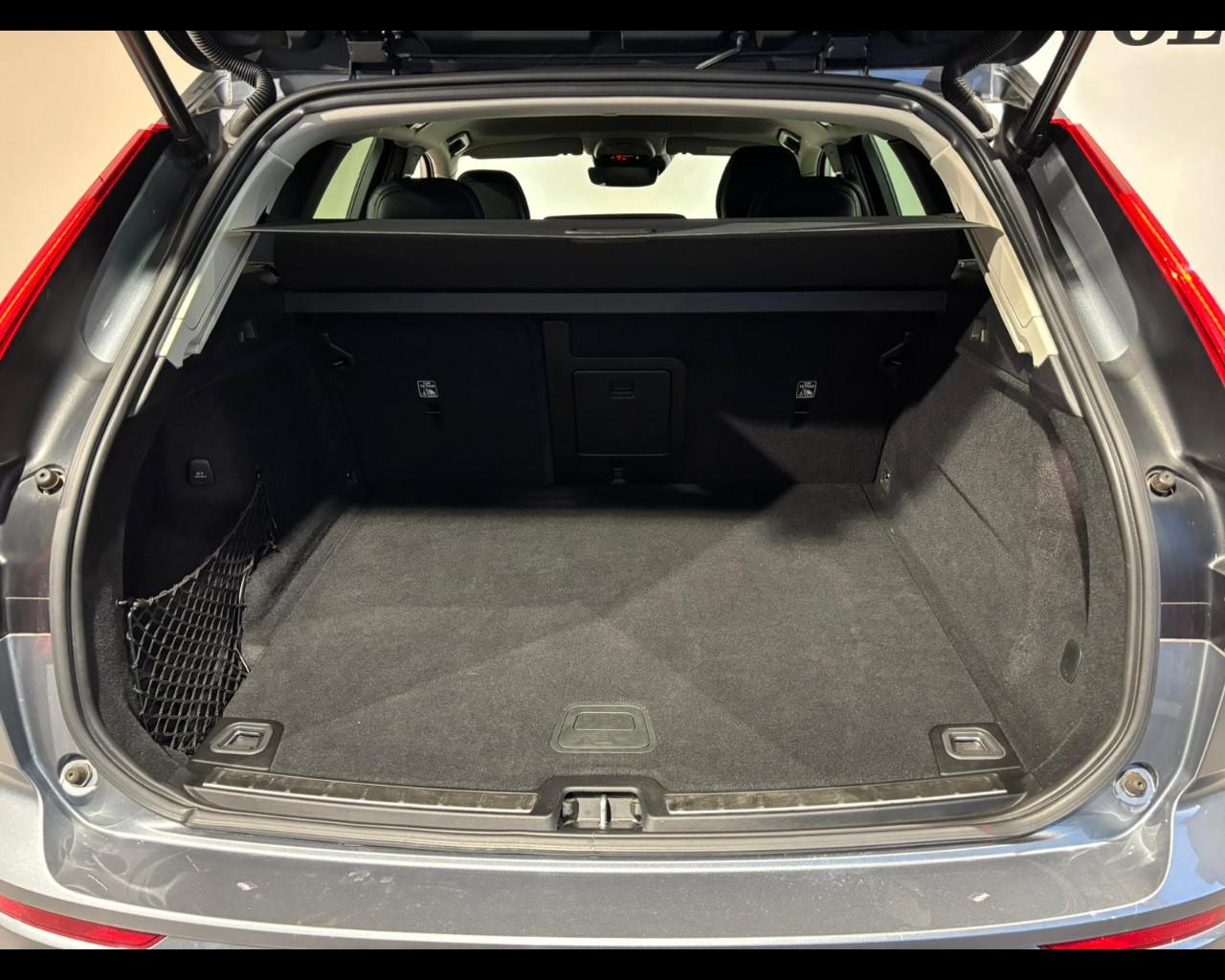 VOLVO XC60 B4 DIESEL AWD MOMENTUM PRO AUTO