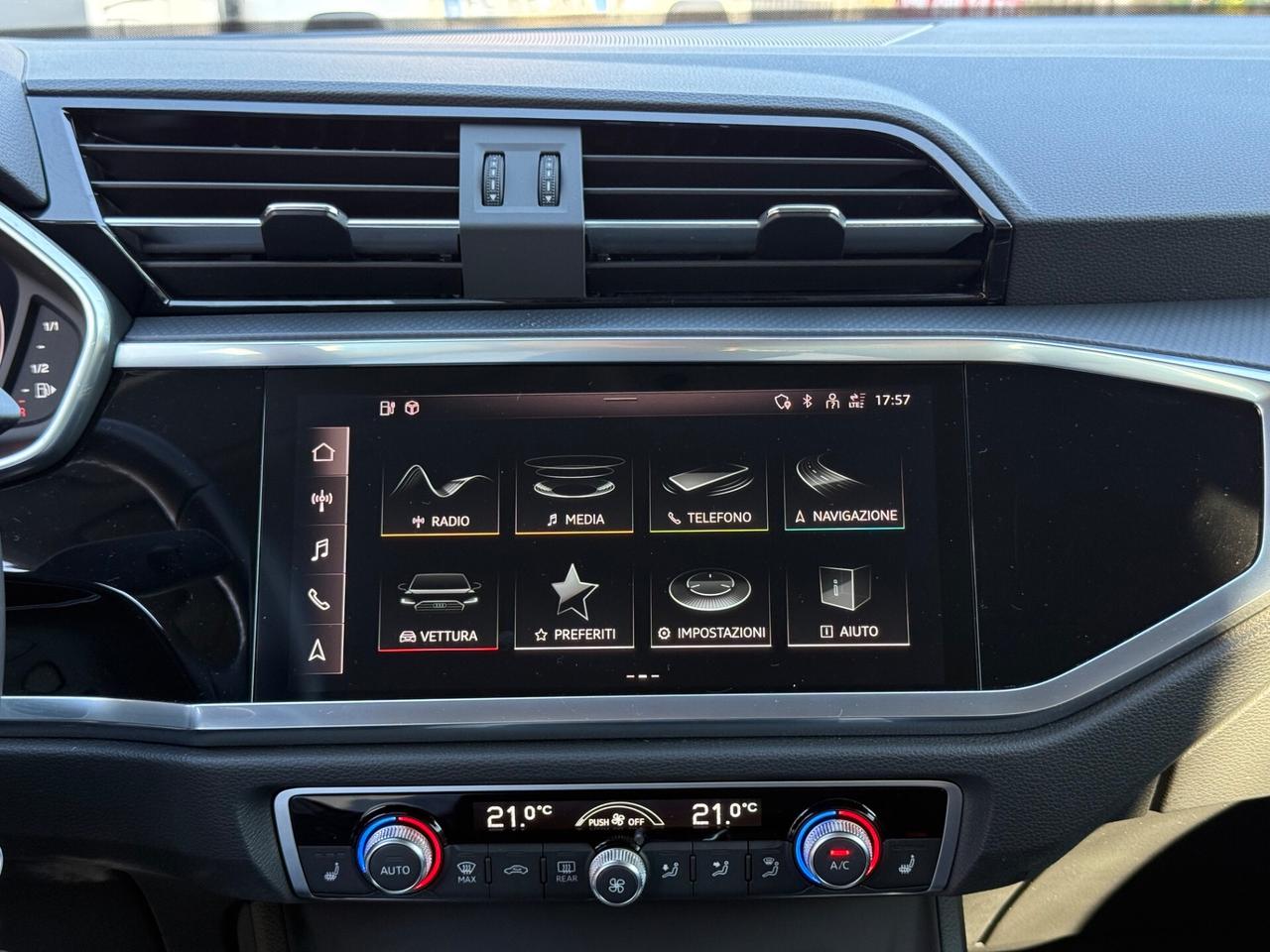 Audi Q3 45 TFSI e S tronic Business