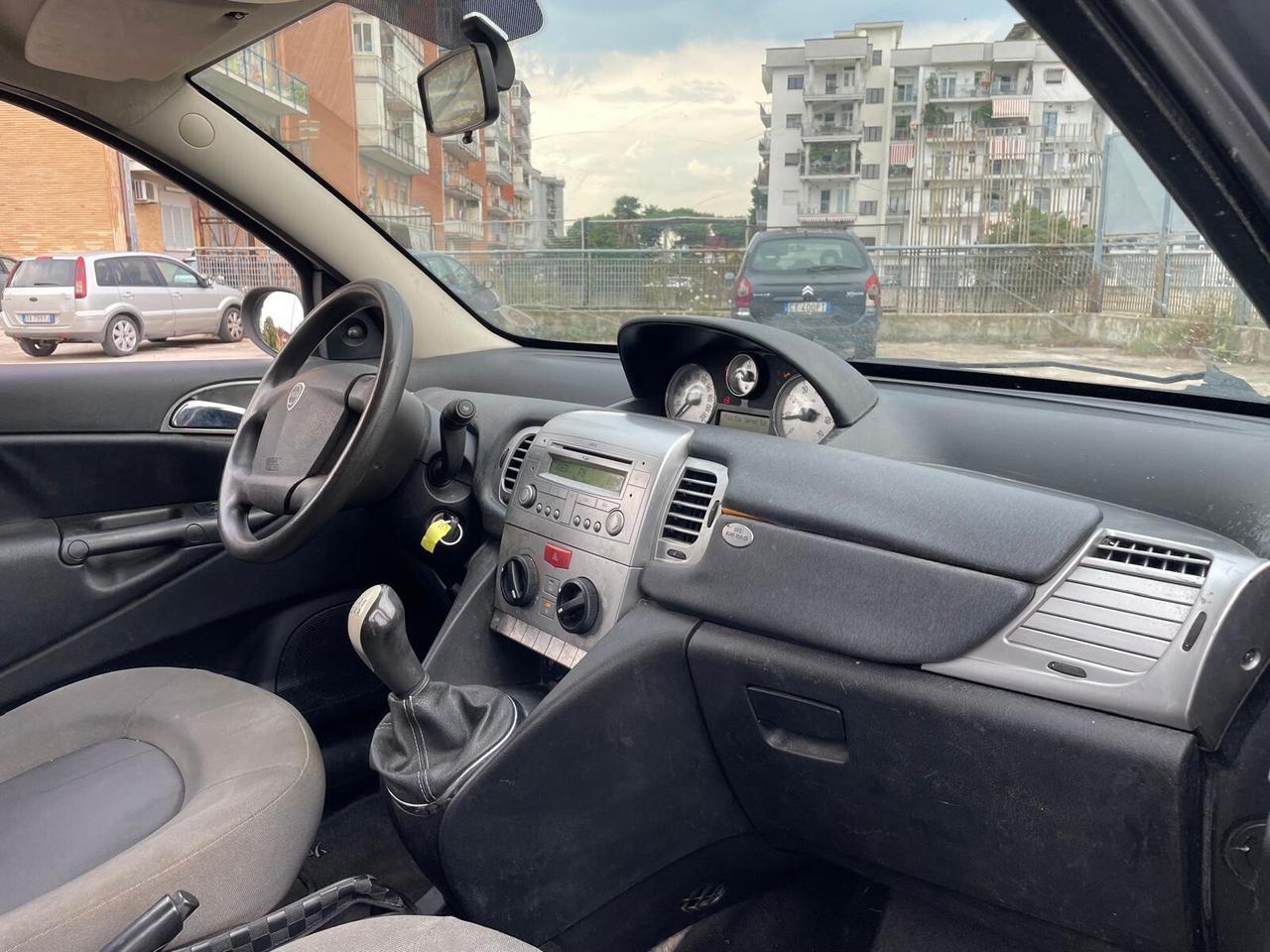 Lancia Ypsilon 1.3 MJT 75 CV Oro