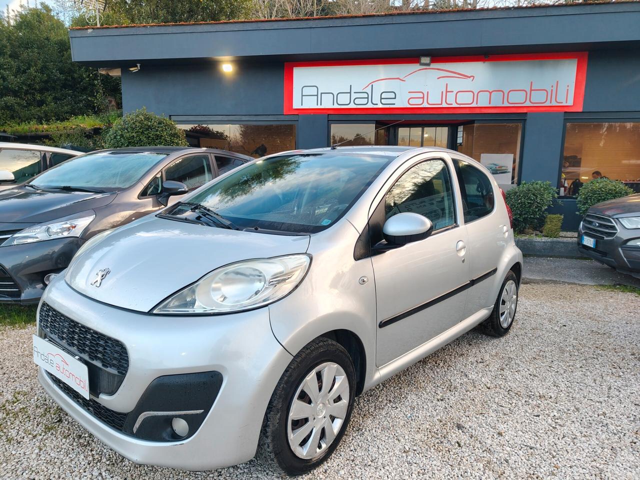 Peugeot 107 1.0 68CV 5p. CAMBIO AUTOMATICO SOLO 79000KM UNIPRO
