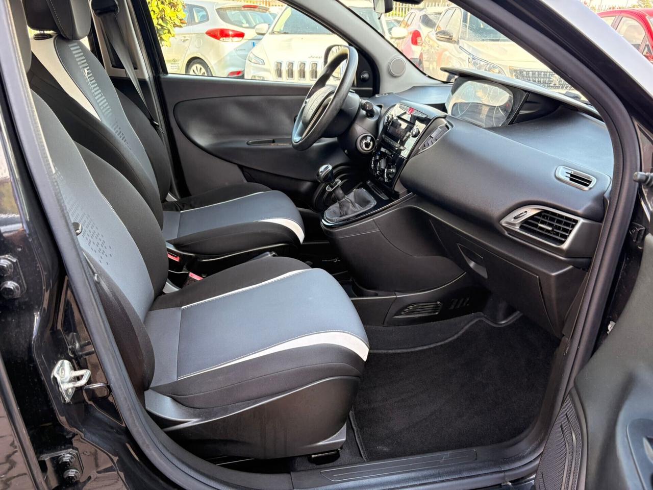 Lancia Ypsilon 1.2 69 CV 5 porte Elefantino