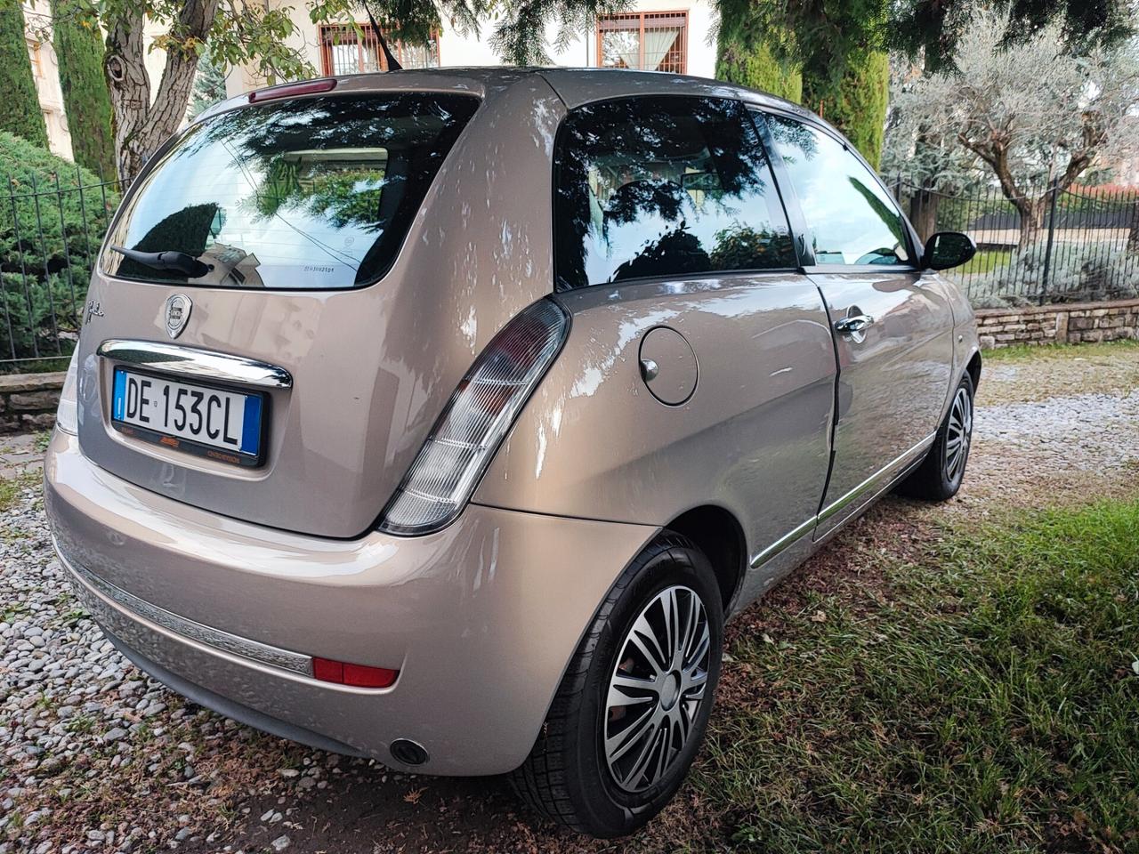 Lancia Ypsilon benzina GPL neopatentati