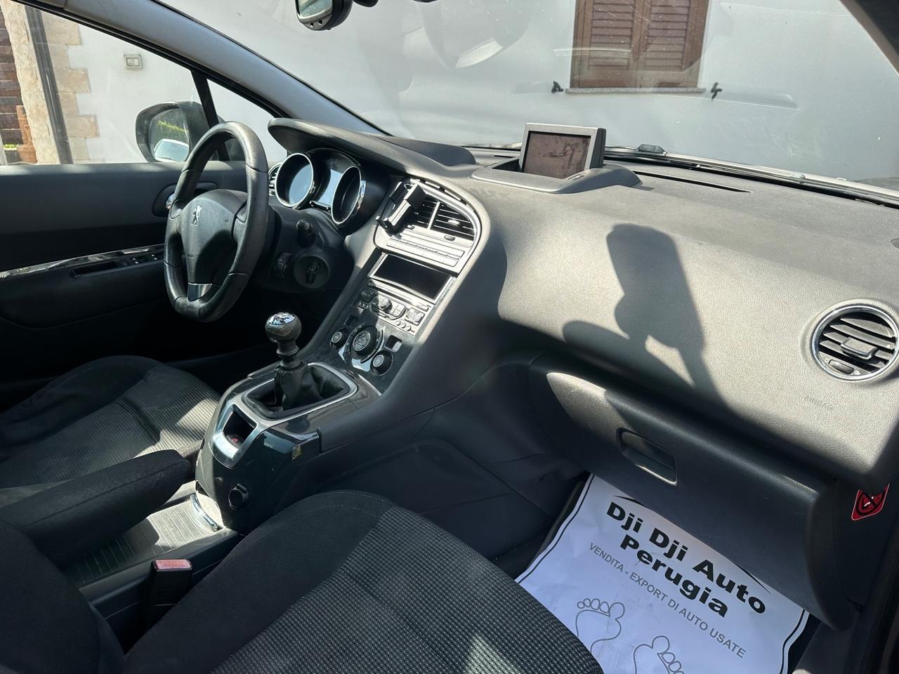 Peugeot 5008 1.6 HDi 110CV Féline