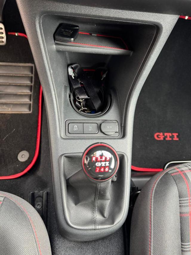 VOLKSWAGEN up! gti