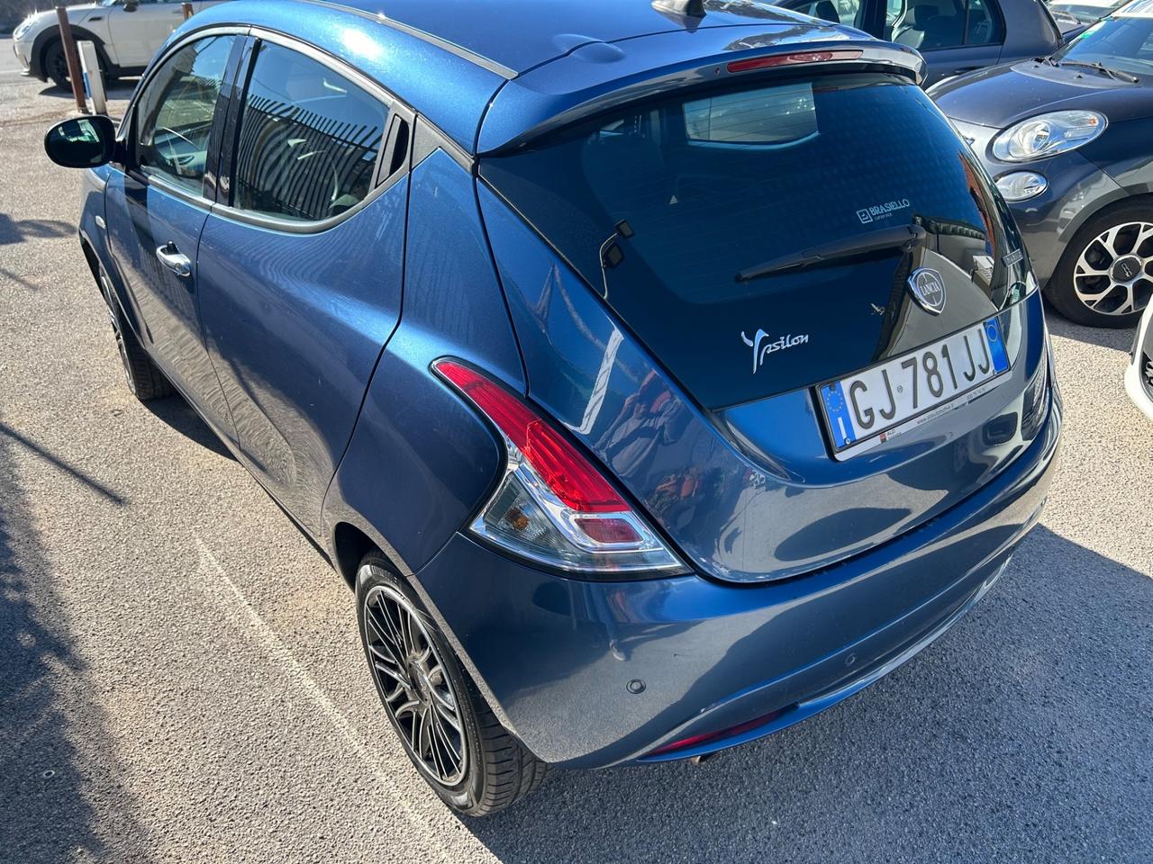 Lancia Ypsilon 1.0 FireFly 5 porte S&S Hybrid Ecochic Gold