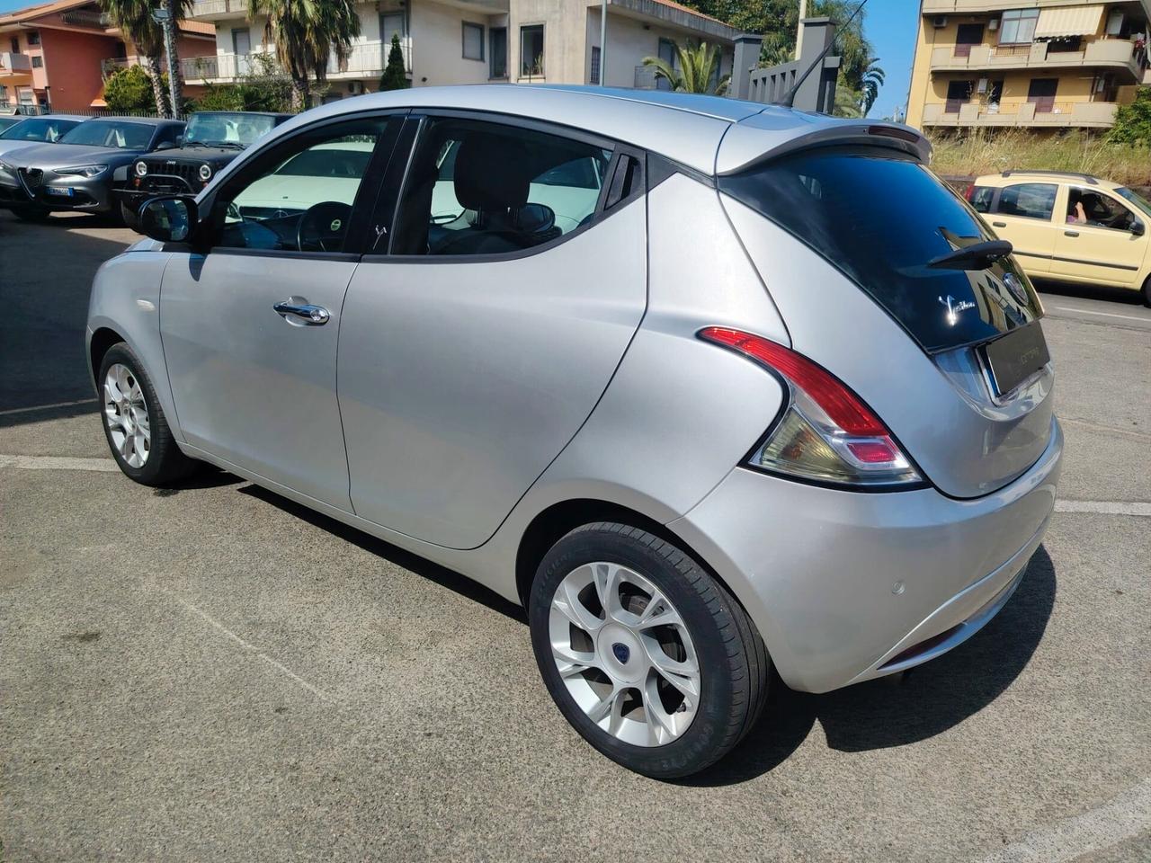 Lancia Ypsilon 1.2 69 CV 5 porte Gold