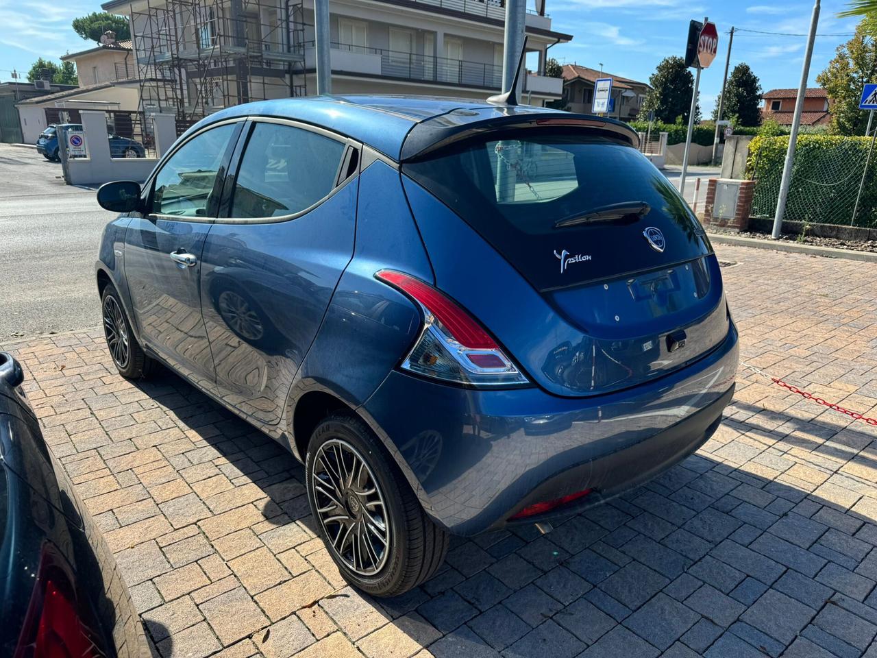 Lancia Ypsilon 1.0 FireFly 5 porte S&S Hybryd Gold