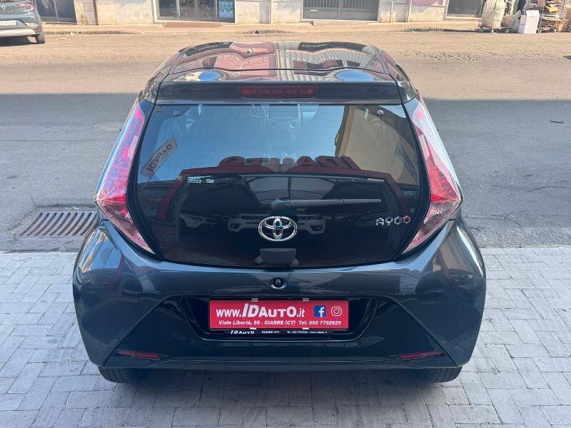 Toyota Aygo 1.0 VVT-i 69 CV 5 porte x-black