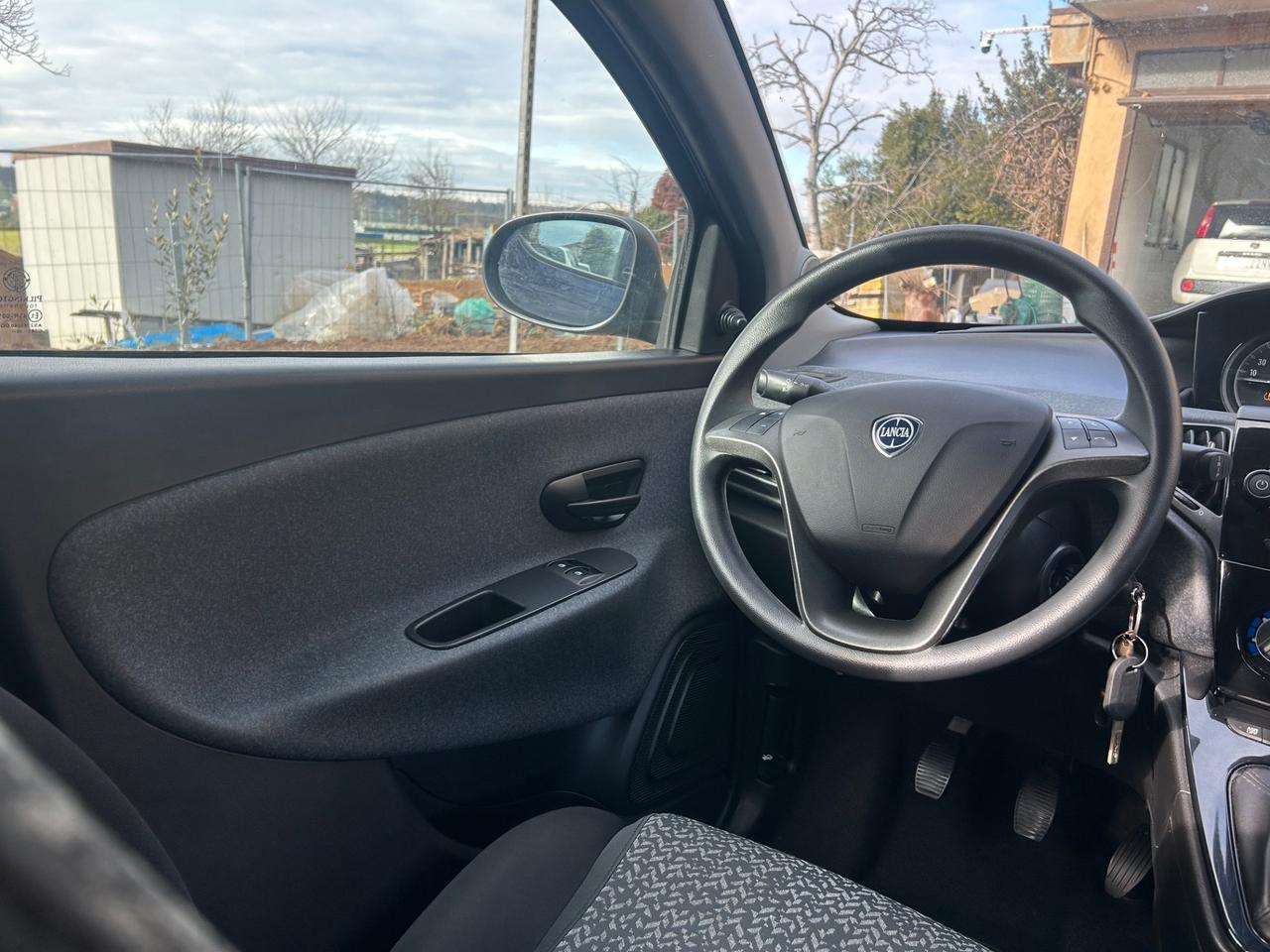 Lancia Ypsilon 1.0 Hybrid Ecochic