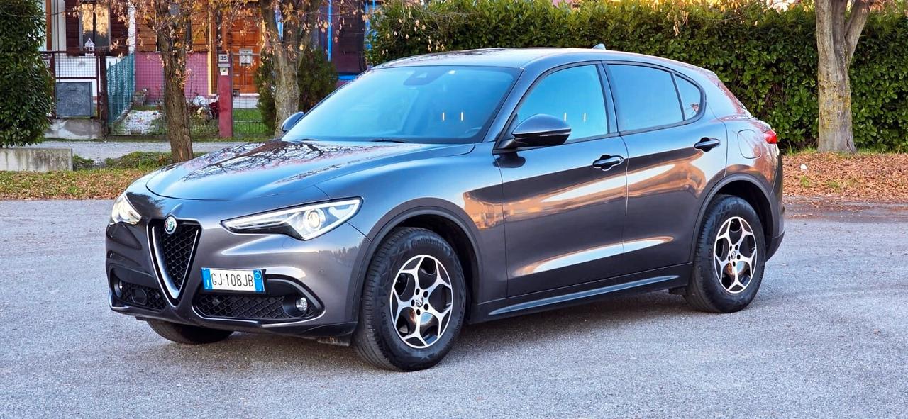 Alfa Romeo Stelvio 2.2 Turbo Diesel 160CV Super AT8 RWD