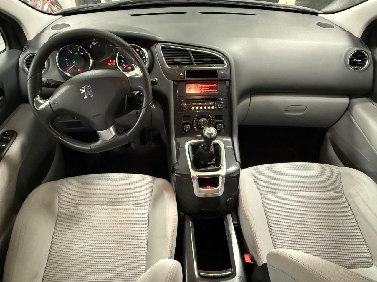 Peugeot 5008 1.6 HDi 115CV Allure