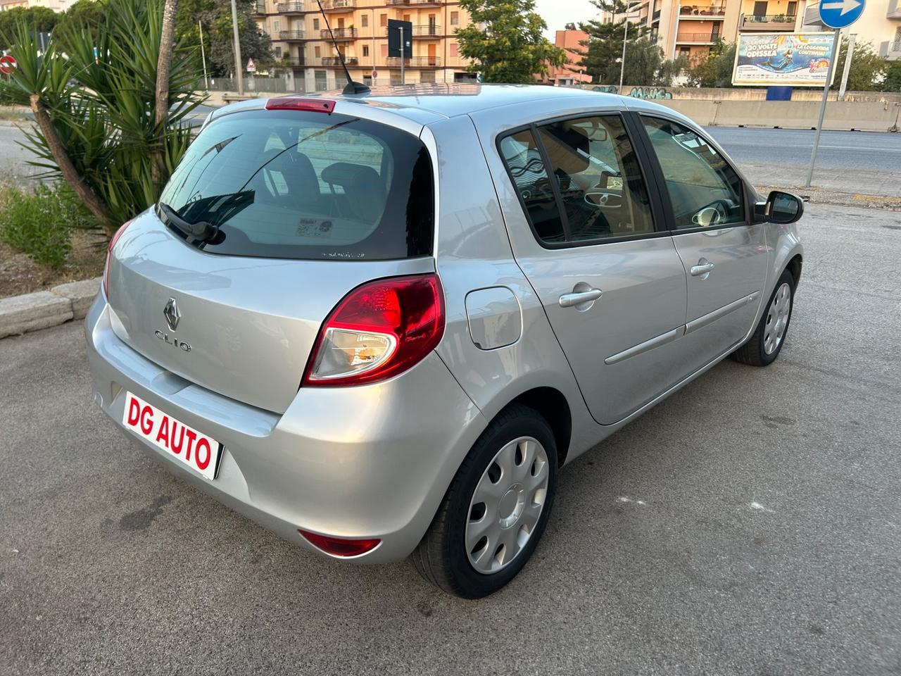 Renault Clio 1.2 benzina 75 cavalli 2011