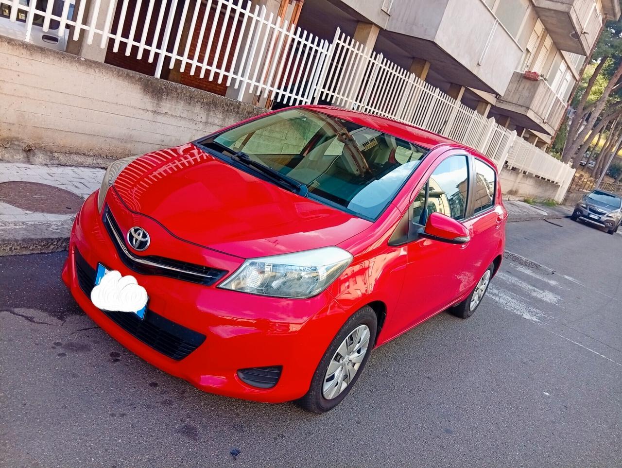 Toyota Yaris 1.0 5 porte Lounge