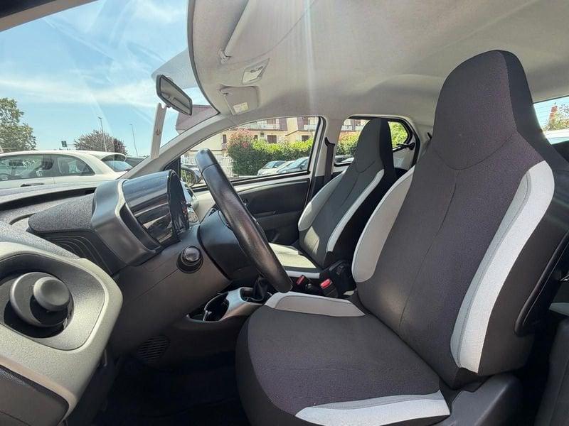 Toyota Aygo 1.0 70 CV x-play, RETRO, CERCHI IN LEGA